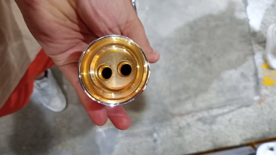 🚰 Grifo para Lavamanos de Agua Fría y Caliente – Acero Inoxidable 🔵🔴✨