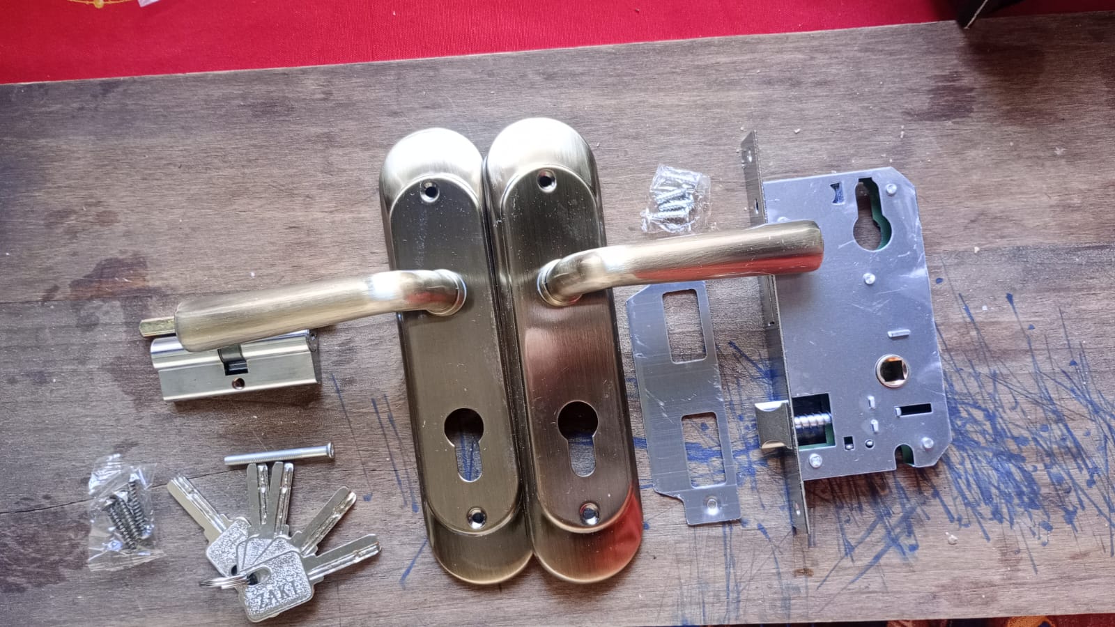 🚪🔒 Chapas metálicas reforzadas para puertas – Seguridad y estilo 🔒🚪