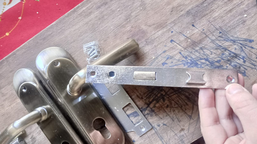 🚪🔒 Chapas metálicas reforzadas para puertas – Seguridad y estilo 🔒🚪