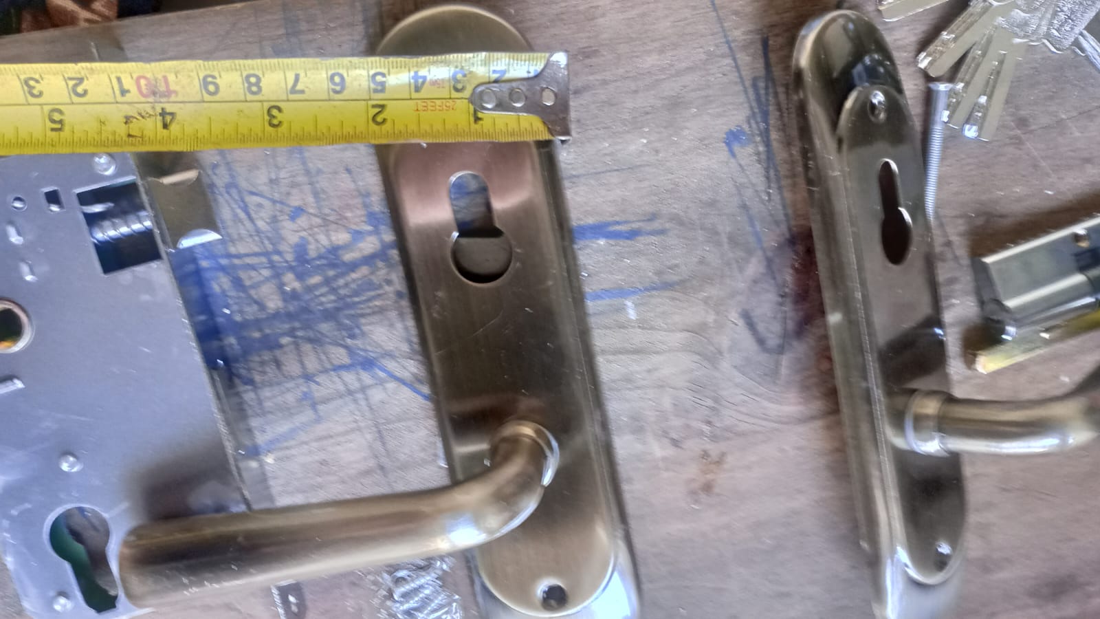 🚪🔒 Chapas metálicas reforzadas para puertas – Seguridad y estilo 🔒🚪